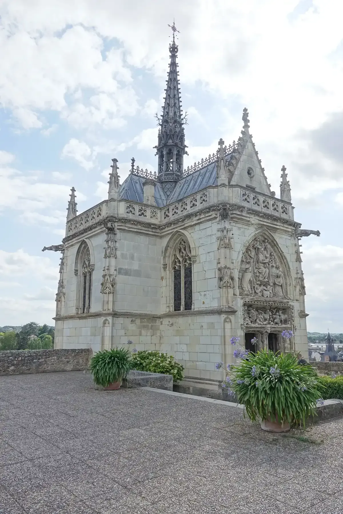 The Saint-Hubert chapel at Amboise, Leonardo da Vinci's tomb, a stop on Loire Valley wine and castle tours from Paris