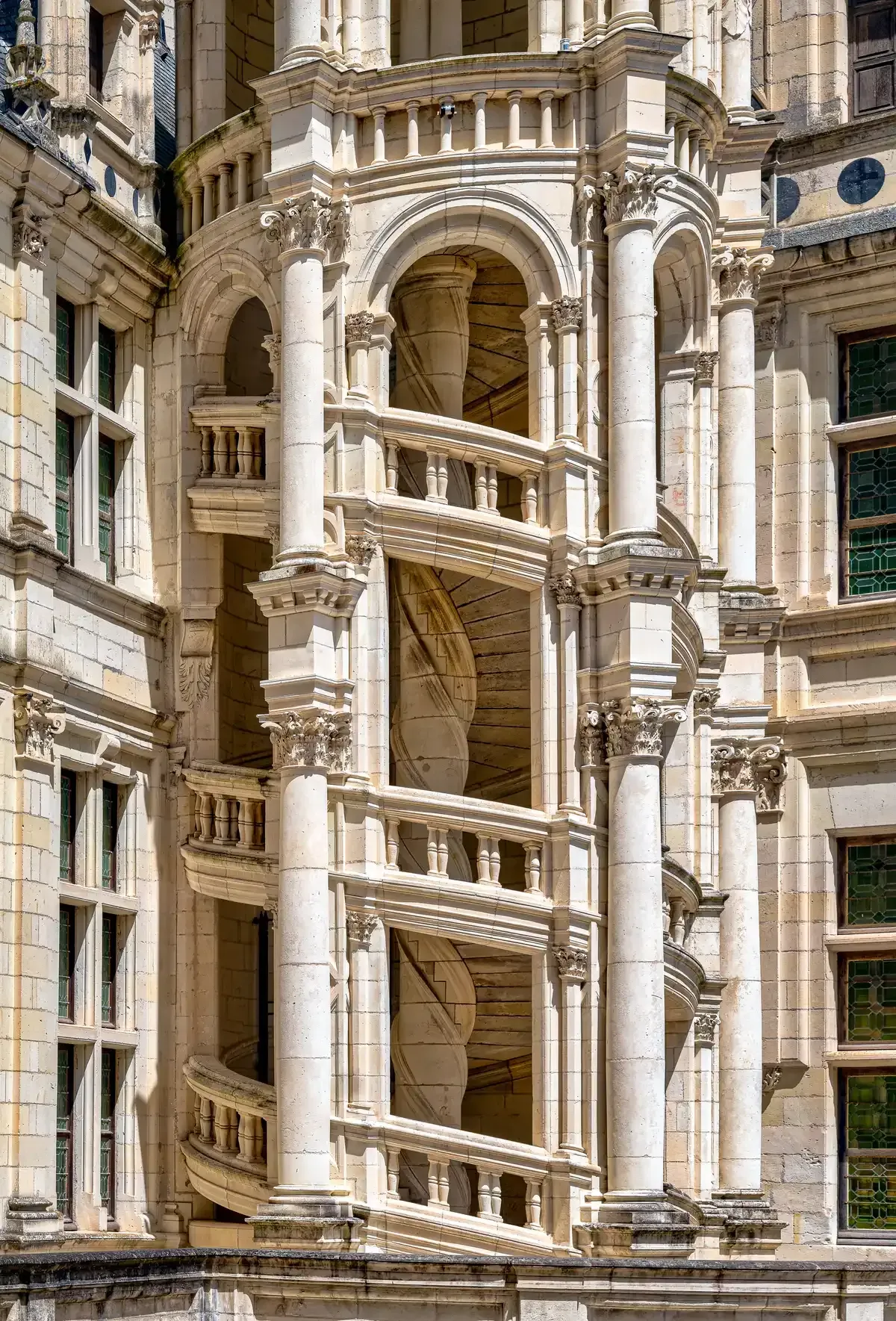 The double-helix staircase of Chambord, the afternoon visit of a Loire Valley wine and castle tour from Tours